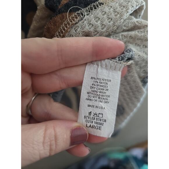 FSL Apparel Tan Leopard Print Waffle Knit Bell Sleeve Top Womans Size Large - Picture 5 of 5